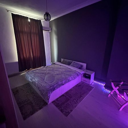 Economic Low Buget Downtown Studio Tiny Home On Street Piata Amzei Bucharest Exterior photo