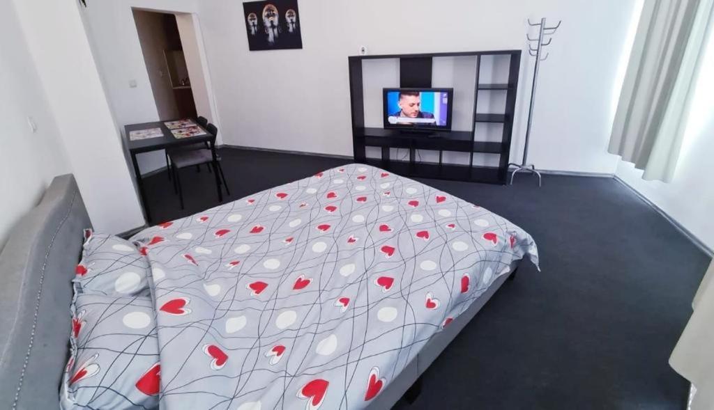 Economic Low Buget Downtown Studio Tiny Home On Street Piata Amzei Bucharest Exterior photo