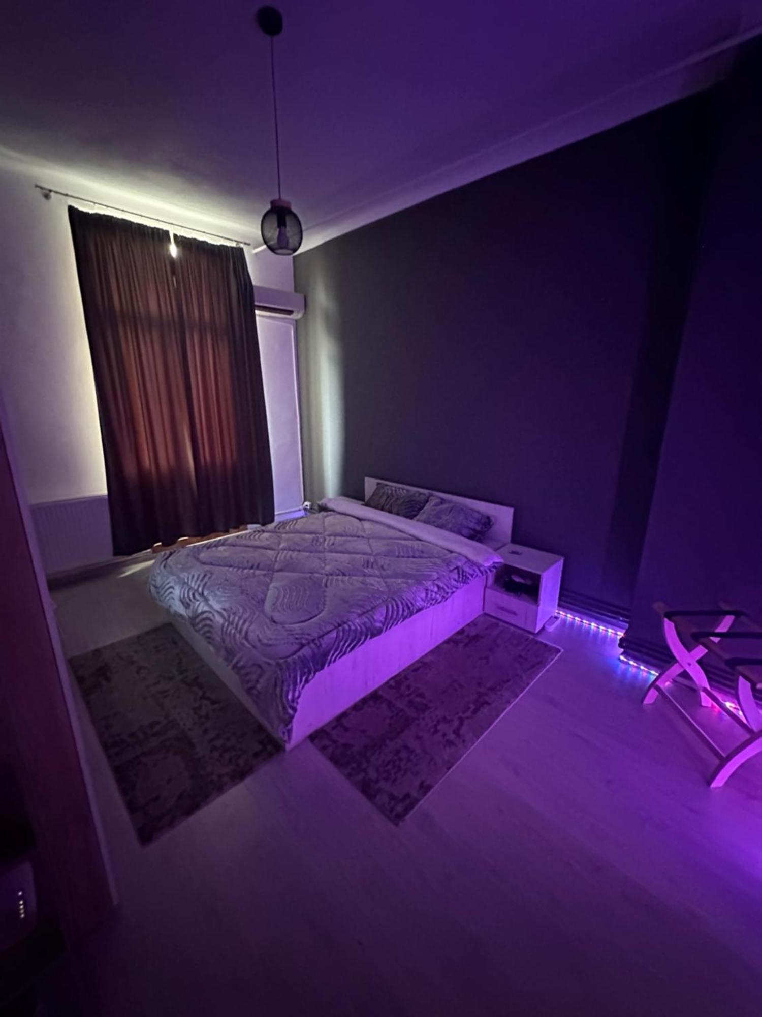 Economic Low Buget Downtown Studio Tiny Home On Street Piata Amzei Bucharest Exterior photo
