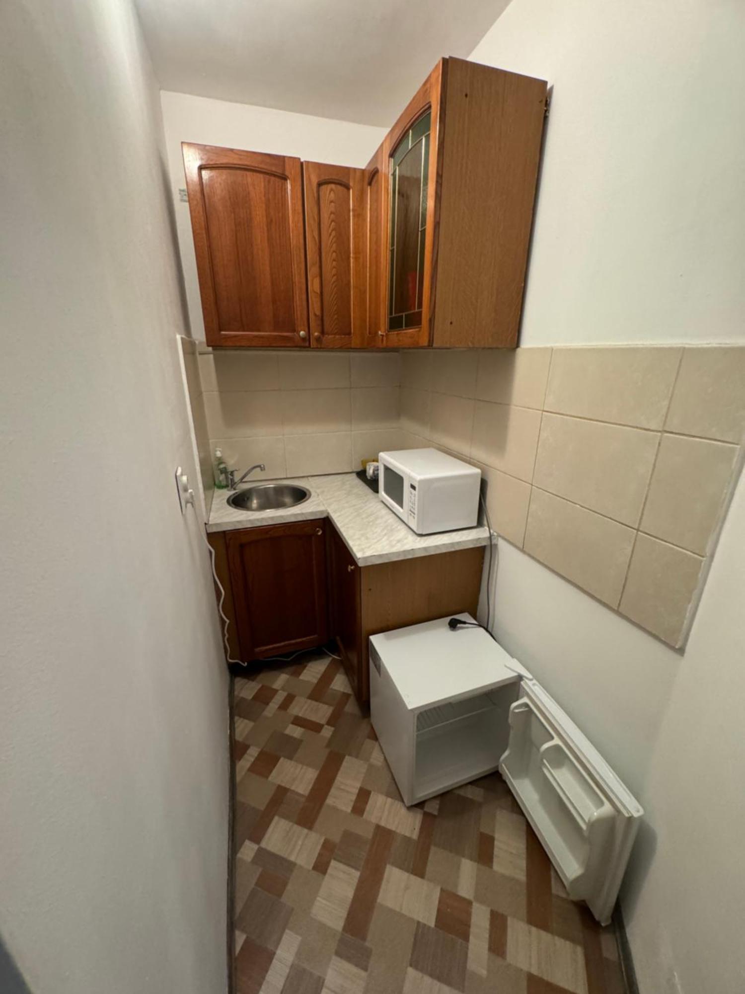 Economic Low Buget Downtown Studio Tiny Home On Street Piata Amzei Bucharest Exterior photo