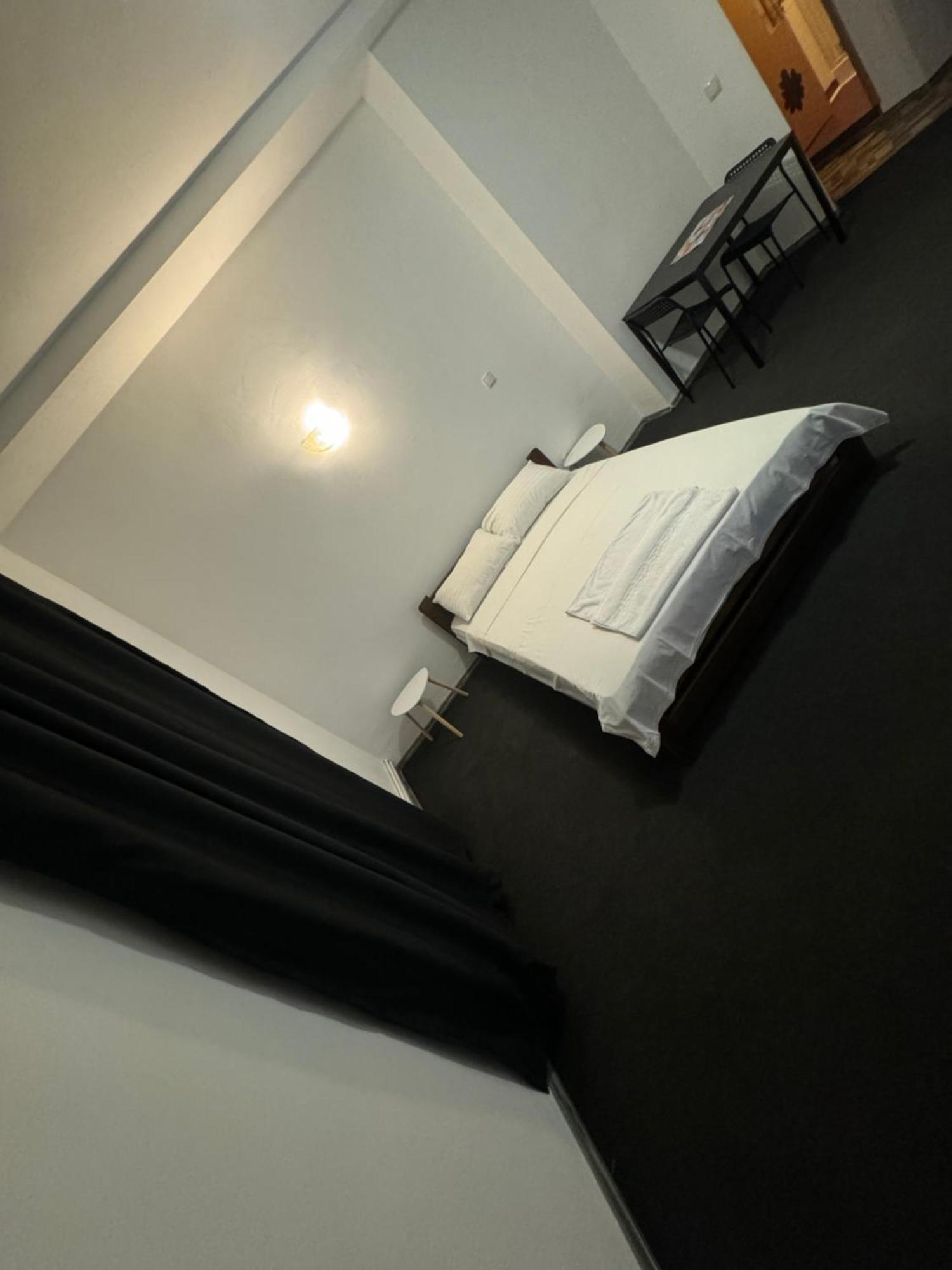 Economic Low Buget Downtown Studio Tiny Home On Street Piata Amzei Bucharest Exterior photo