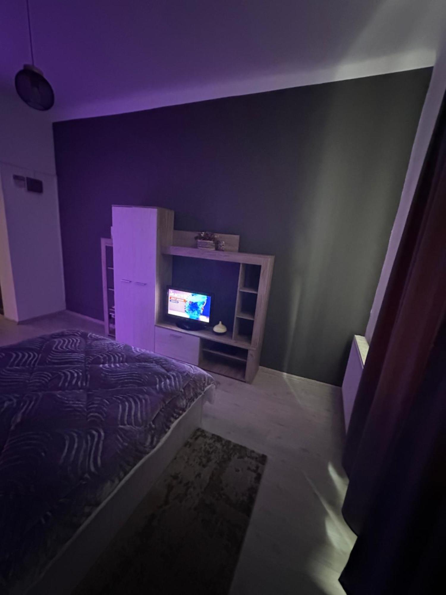 Economic Low Buget Downtown Studio Tiny Home On Street Piata Amzei Bucharest Exterior photo